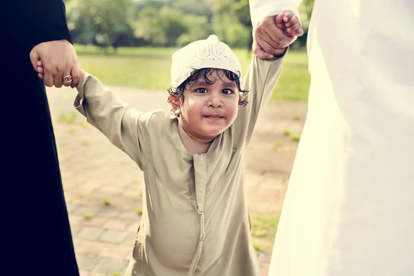 Anak Muslim Yang Ceria Taman — Stok Foto