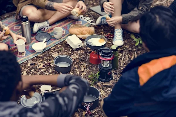 Teman Berkemah Hutan Bersama Sama — Stok Foto