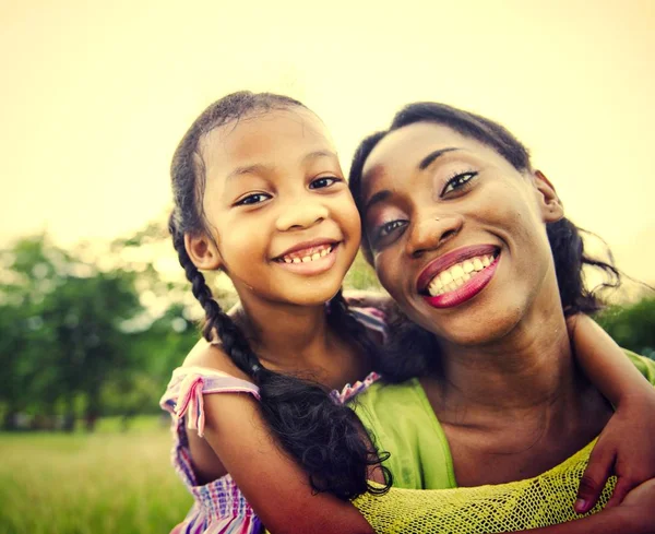 Família Afro Americana Desfrutando Tempo Qualidade Livre — Fotografia de Stock