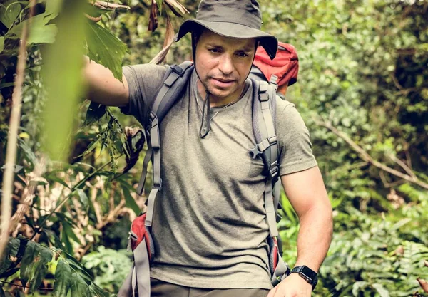 Randonnée Pédestre Homme Dans Forêt — Photo