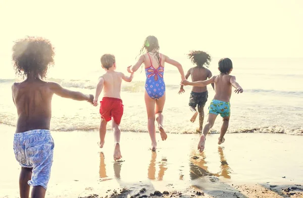 Niños Corriendo Playa — Foto de Stock