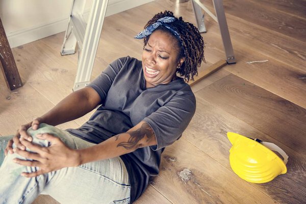 Люди с концепцией домашней безопасности
