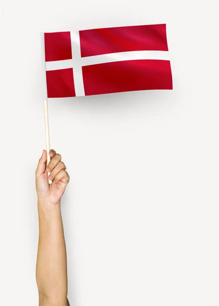 Человек Размахивающий Флагом Королевства Дания — стоковое фото