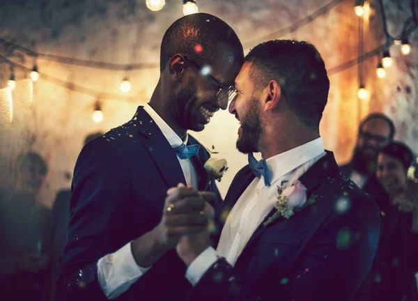 Gay Casal Dança Seu Casamento Dia — Fotografia de Stock