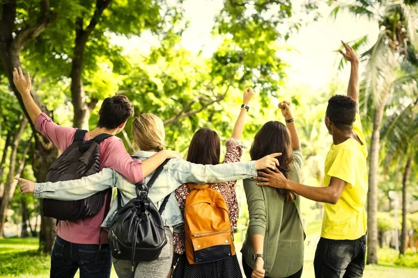 Junge Freunde Park — Stockfoto