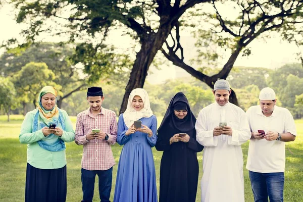 Друзья Мусульмане Социальных Сетях — стоковое фото