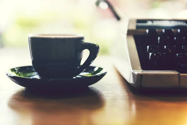 Xícara Quente Café Uma Mesa — Fotografia de Stock