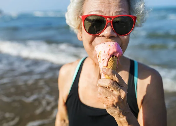 Senior Woman Eating Ice Cream — Stock Photo, Image