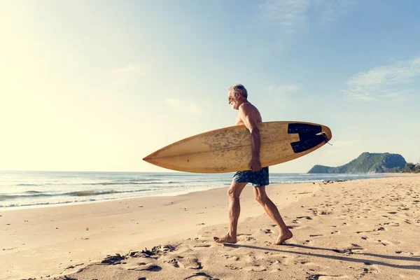 Surfista Uma Praia Agradável — Fotografia de Stock