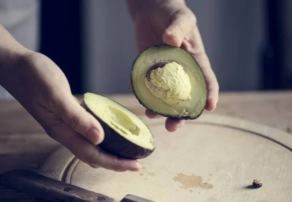 Aguacate Ecológico Cortado Mitades Comida Fotografía Receta Idea —  Fotos de Stock