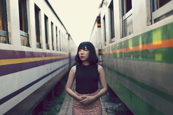 Asian Girl Walking Trains — Stock Photo, Image