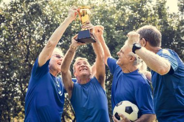 Olgun futbol oyuncuları Kupası'nı kazanan takım
