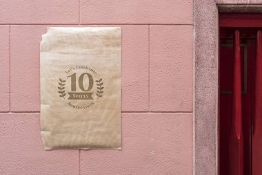 Pembe duvar mockup poster