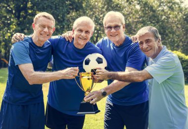 Olgun futbol oyuncuları Kupası'nı kazanan takım