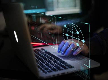kısmi görünümünü el üstünde laptop değmek, ultraviyole neon küre simgesi 