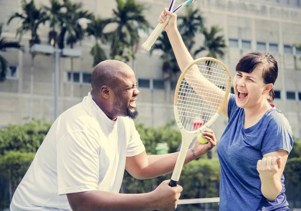 Casal Jogando Tênis Como Uma Equipe — Fotografia de Stock