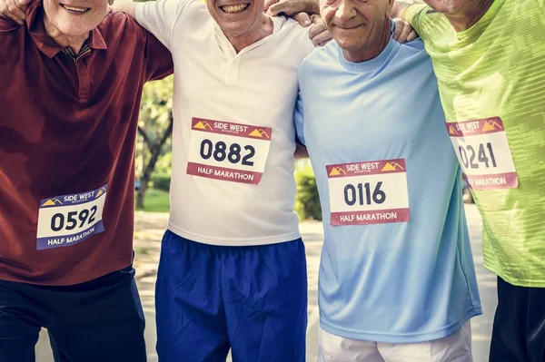 Teilansicht Von Senioren Park Sportkleidung Mit Zahlen Zum Marathon — Stockfoto