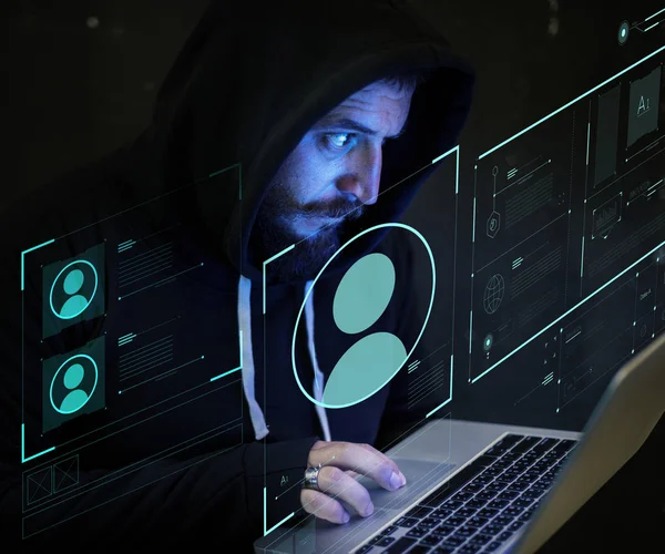 Homem Hacker Usando Laptop Quarto Escuro Mão Sobre Toucpad Ícone — Fotografia de Stock