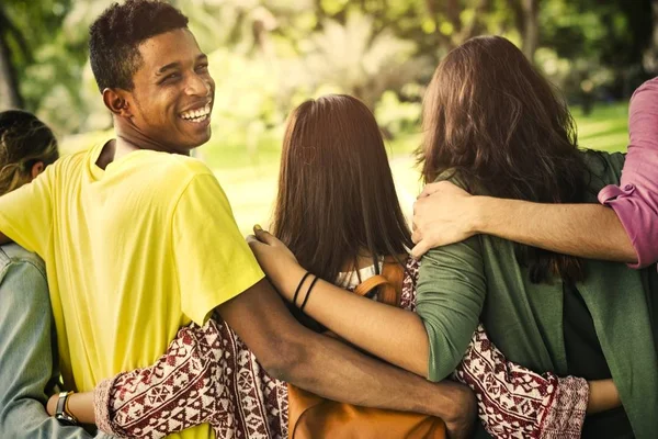 Junge Freunde Park — Stockfoto