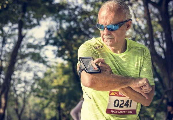 Partial View Man Fitness Armband Tracker Application Arm Shoulder — Stock Photo, Image