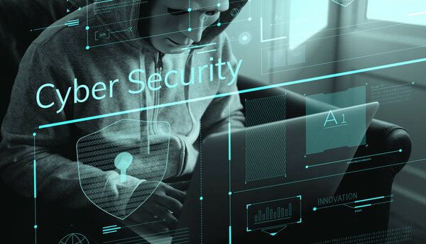 Анонимный хакер, совершающий компьютерное преступление
