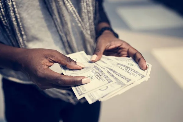 Mãos Segurando Notas Dólar — Fotografia de Stock