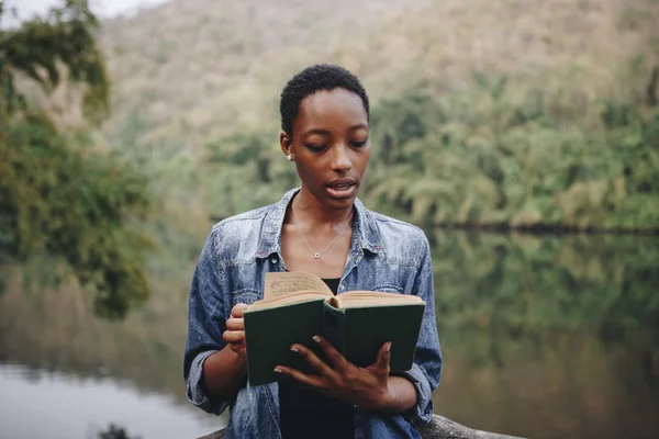 African American Woman Alone Nature Reading Book Leisure Concept — Stock Photo, Image