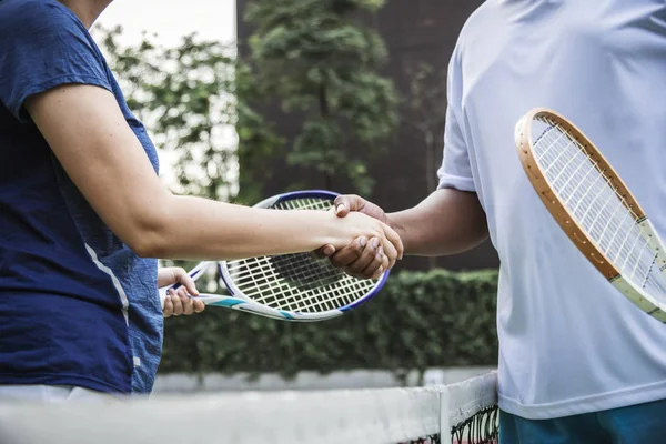 Jugadores Tenis Estrechando Mano Después Buen Partido —  Fotos de Stock