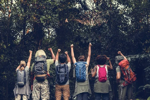 Grupo Campistas Diverso Feliz Visão Traseira — Fotografia de Stock