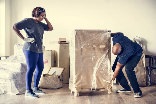 Pareja Mudándose Nueva Casa —  Fotos de Stock