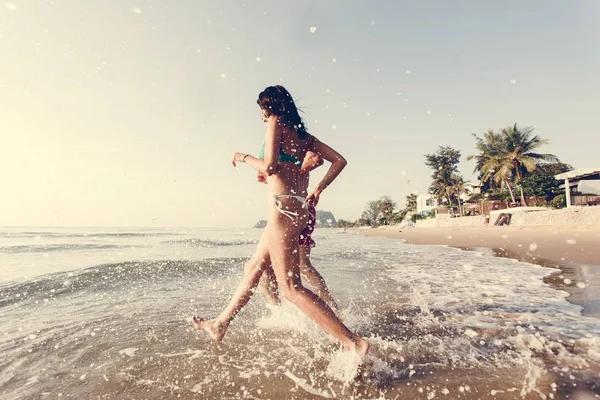 Happy Couple Running Water — Stock Photo, Image