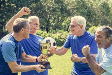 Olgun futbol oyuncuları Kupası'nı kazanan takım