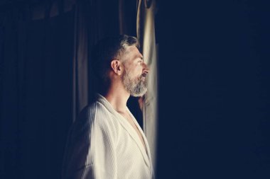 Bornozlu neşeli adam