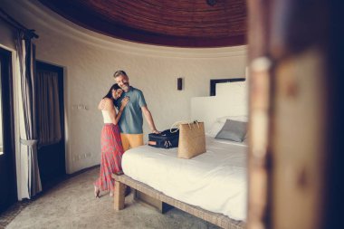 Bir otel odasına iade balayı