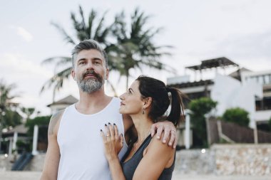 Bir balayı gezisine çift