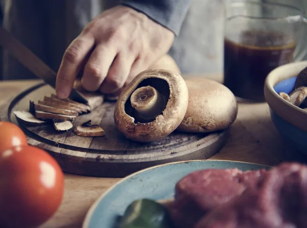 切片的特写蘑菇食品摄影食谱的想法 — 图库照片