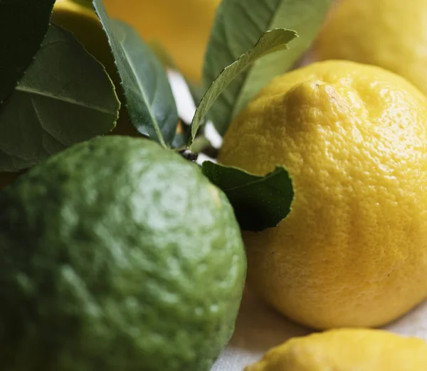 Limones Frescos Limas Fotografía Alimentos —  Fotos de Stock