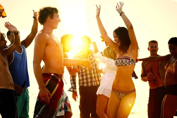 Vrienden Genieten Van Een Vakantie Het Strand — Stockfoto