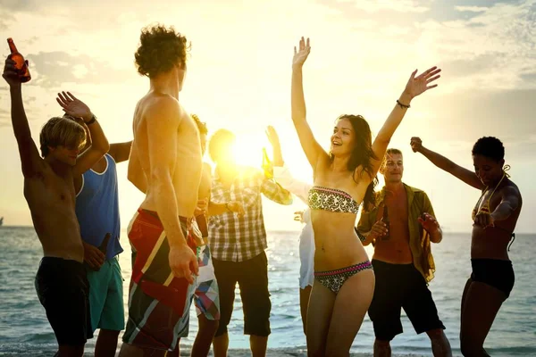 Freunde Genießen Einen Urlaub Strand — Stockfoto