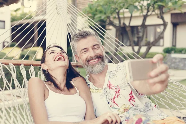 Para Biorąc Selfie Wakacjach — Zdjęcie stockowe