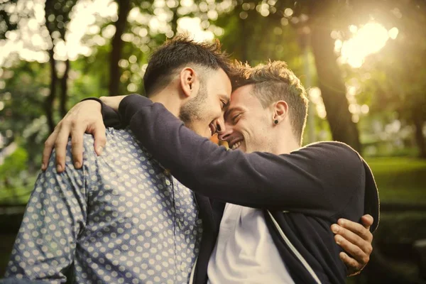 Süßes Homosexuelles Paar Verliebt — Stockfoto