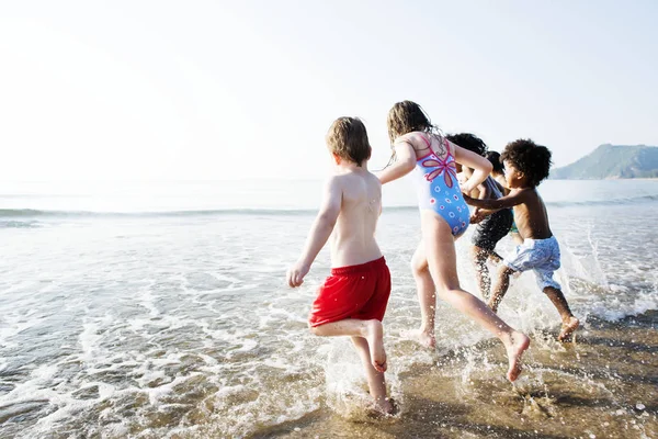 Crianças Divertindo Praia — Fotografia de Stock