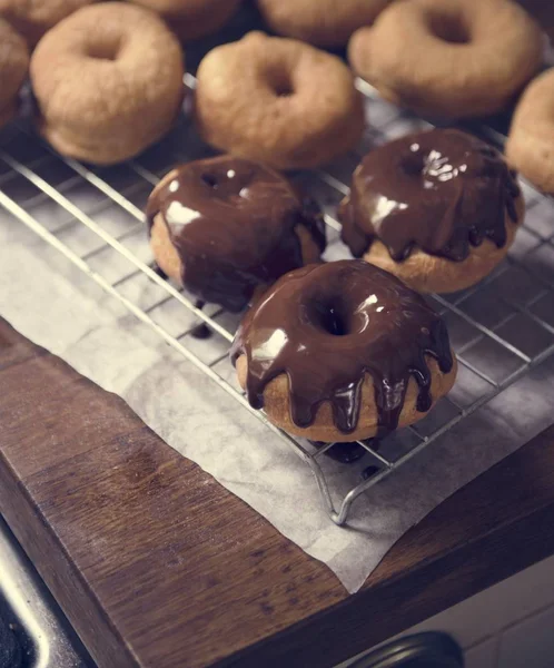 自制巧克力甜甜圈食品摄影食谱创意 — 图库照片