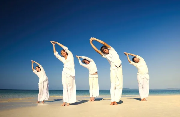 Yoga Gruppen Stranden — Stockfoto