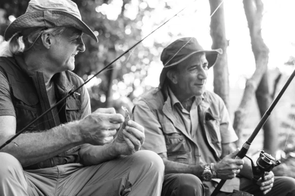 Deux Hommes Tenant Des Bâtons Pêche Nature Concept Passe Temps — Photo