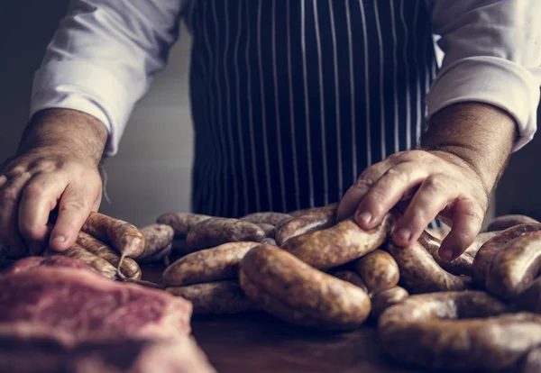 Chef Preparando Salsichas Ideia Receita Fotografia Alimentos — Fotografia de Stock