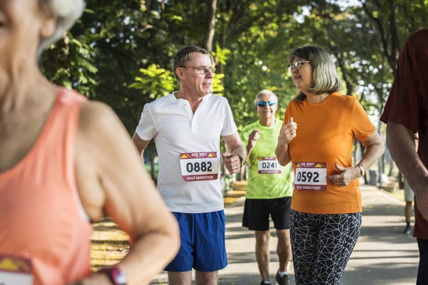 Senior Idrottare Kör Park — Stockfoto