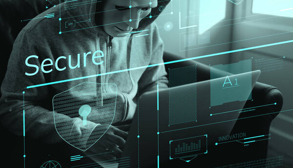 Анонимный хакер, совершающий компьютерное преступление
