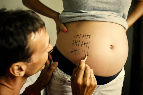 Casal Grávida Esperando Por Seu Bebê — Fotografia de Stock