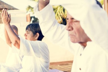 Sabah pratik yoga yaşlılar grubu